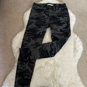 Women’s Levi’s CAMO PRINT 711 SKINNY ANKLE JEANS